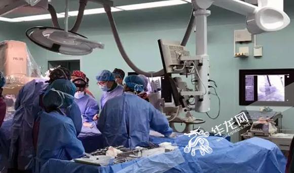 83岁老人心脏病病危 重庆医生用黑科技为其换心门