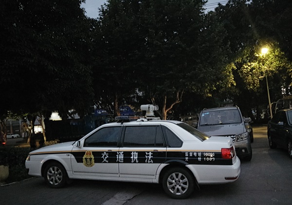 >"交通执法"车夜停居民小区"执法"吗?(正文)