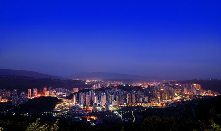 蔚蓝天空綦江城