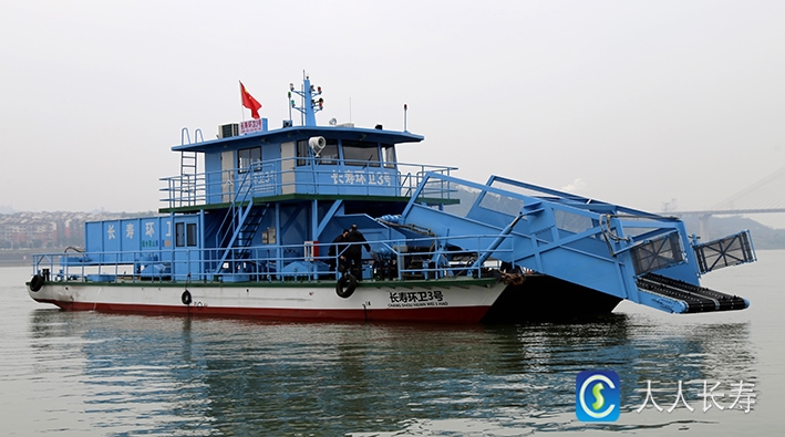 长寿有了自动清漂船 长江清漂效率提高10倍